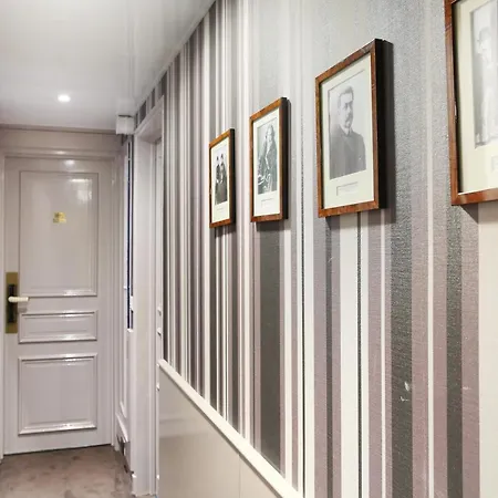 Hotel Lautrec Opera 3*